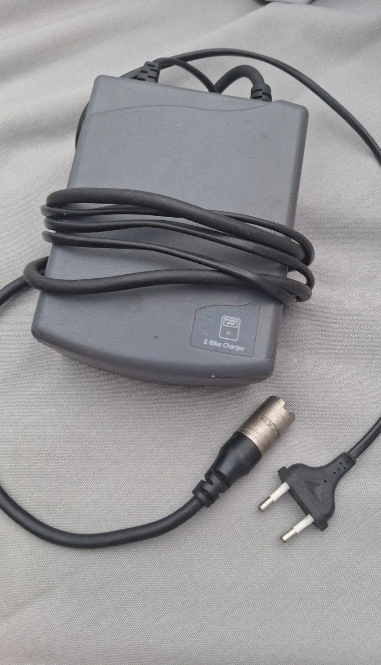 E-bike oplader 34V 3.4A voor diverse merken, Ophalen of Verzenden, Gebruikt