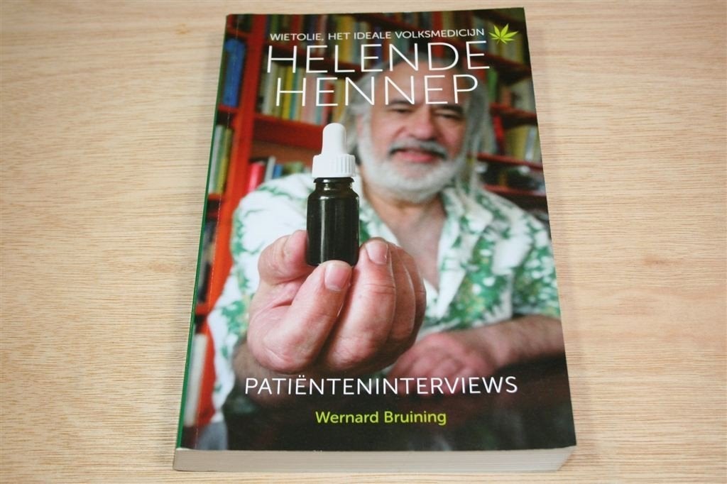 Helende hennep — Wietolie & Interviews — Omkeerboek, Ophalen of Verzenden, Zo goed als nieuw