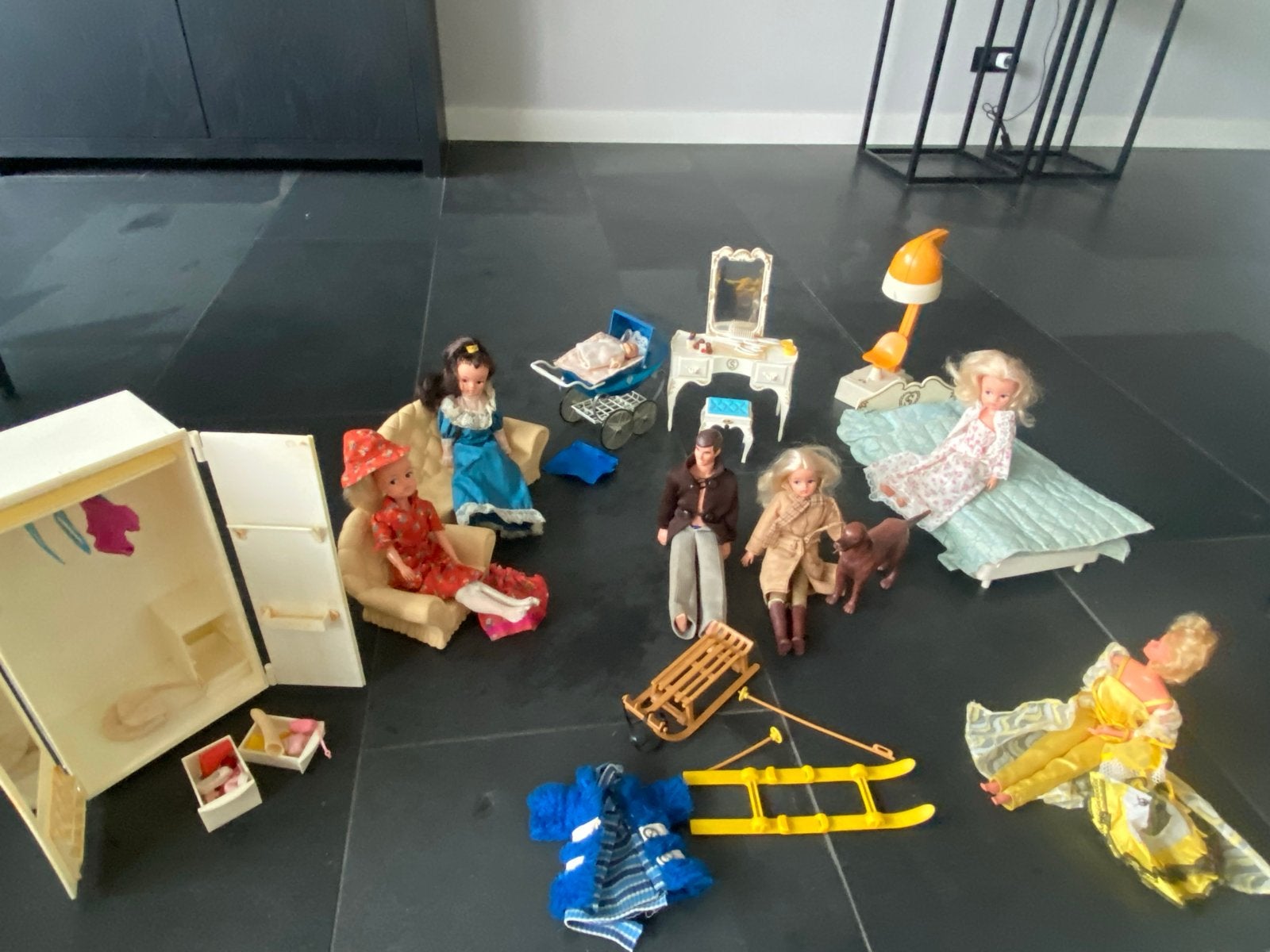 Grote set Sindy vintage poppen met accessoires, Verzenden, Gebruikt, Overige typen