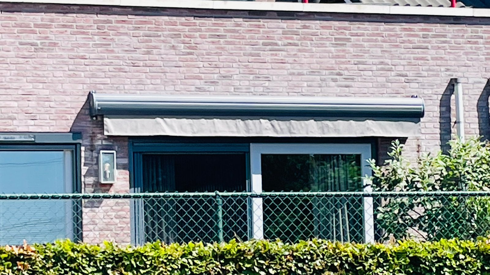 Elektrisch knikarmscherm - Zo goed als nieuw, Tuin en Terras, Zonneschermen, Elektrisch, Ophalen of Verzenden, Zo goed als nieuw