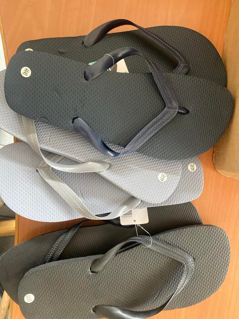 Partij 50 x Slippers maat 44/45 nieuw, Slippers, Overige kleuren, Onbekend, Nieuw