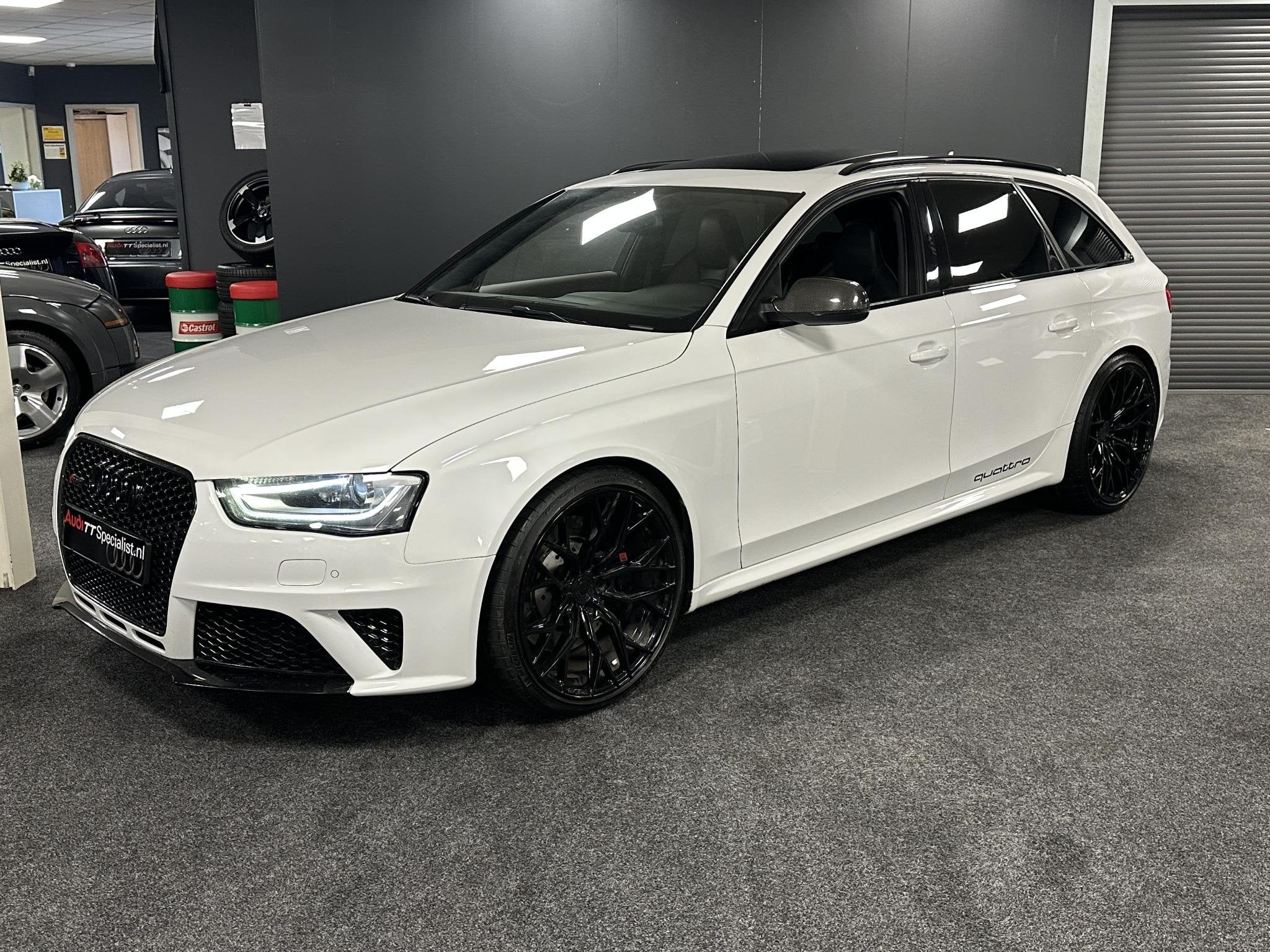 Audi A4 Avant 4.2 FSI RS 4 quattro Pano B&O Adaptive Cruise, Auto's, Automaat, Gebruikt, 1795 kg, Wit