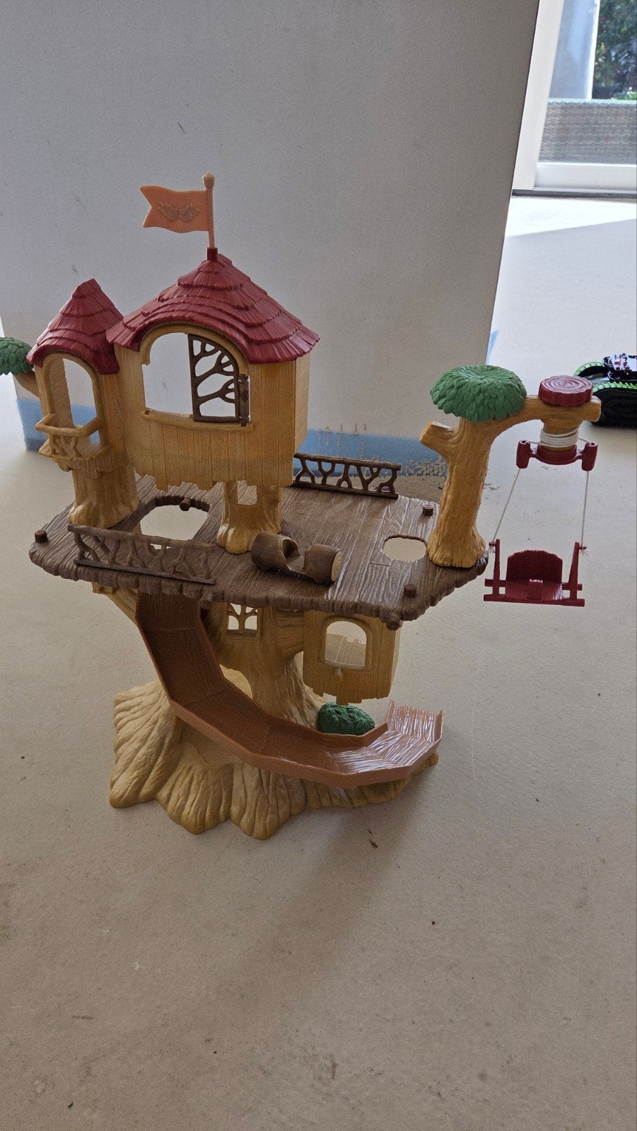 sylvanian family boomhut met glijbaan en schommel, Ophalen, Zo goed als nieuw, Kunststof