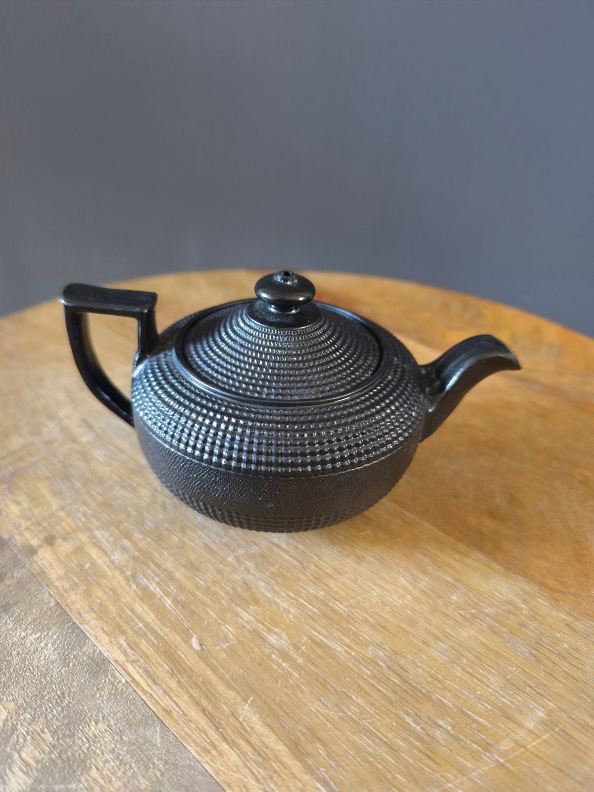 Antiek Hackwood Engels Basalt Ware Rouwservies Theepotje, Antiek en Kunst, Ophalen of Verzenden