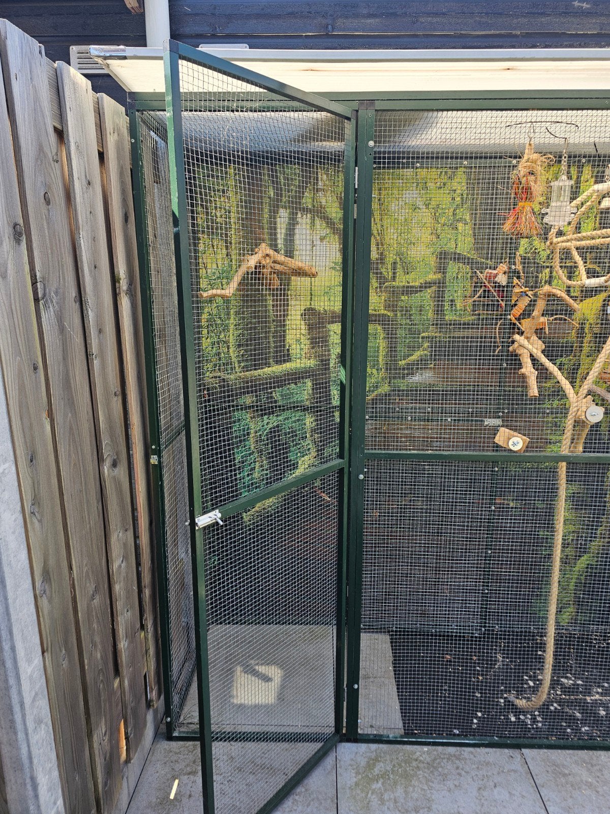 Buitenvolière te koop, Dieren en Toebehoren, Vogels | Hokken en Kooien, Ophalen of Verzenden, Gebruikt, Overige materialen, Vogelkooi