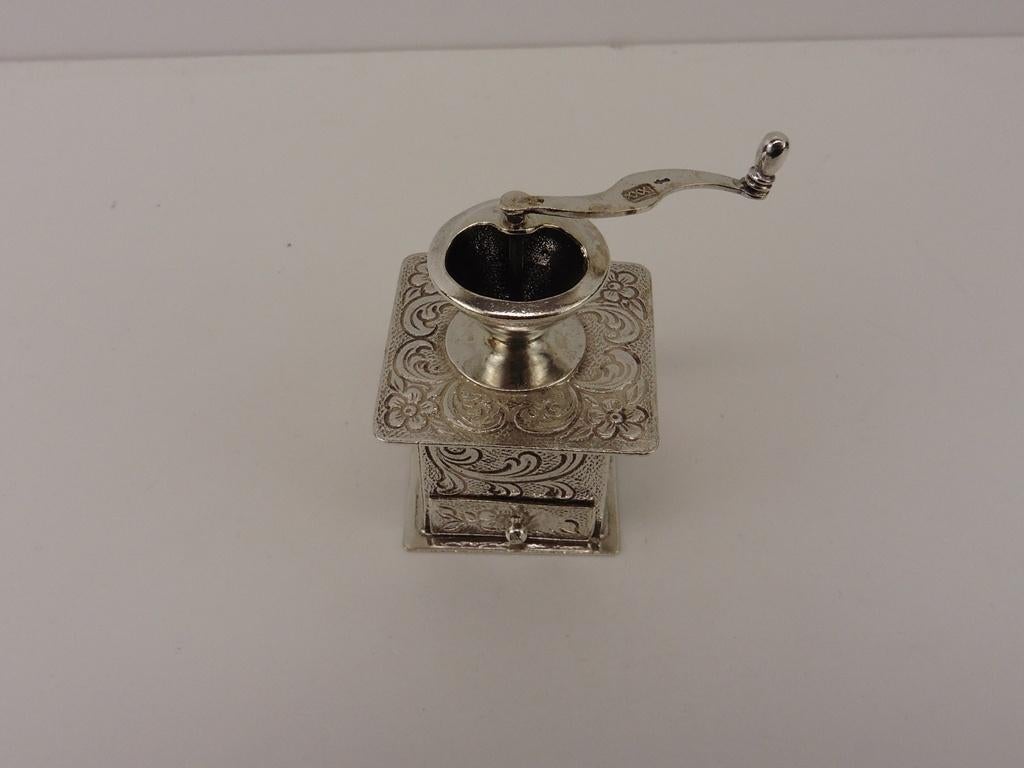 Zilveren miniatuur Koffiemolen                          Z149, Ophalen of Verzenden, Zilver