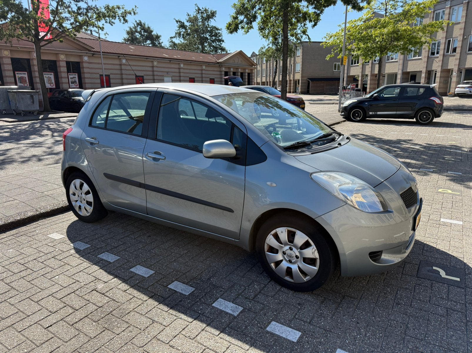 Toyota Yaris 1.3 16V Vvt-i 5DR SOL MMT 2006 Grijs, Auto's, 40 €/maand, 750 kg, 4 cilinders, Origineel Nederlands