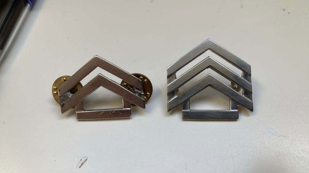 Sergeant en Korporaal der 1e klasse Klu, Verzamelen, Ophalen of Verzenden, Luchtmacht, Nederland, Embleem of Badge