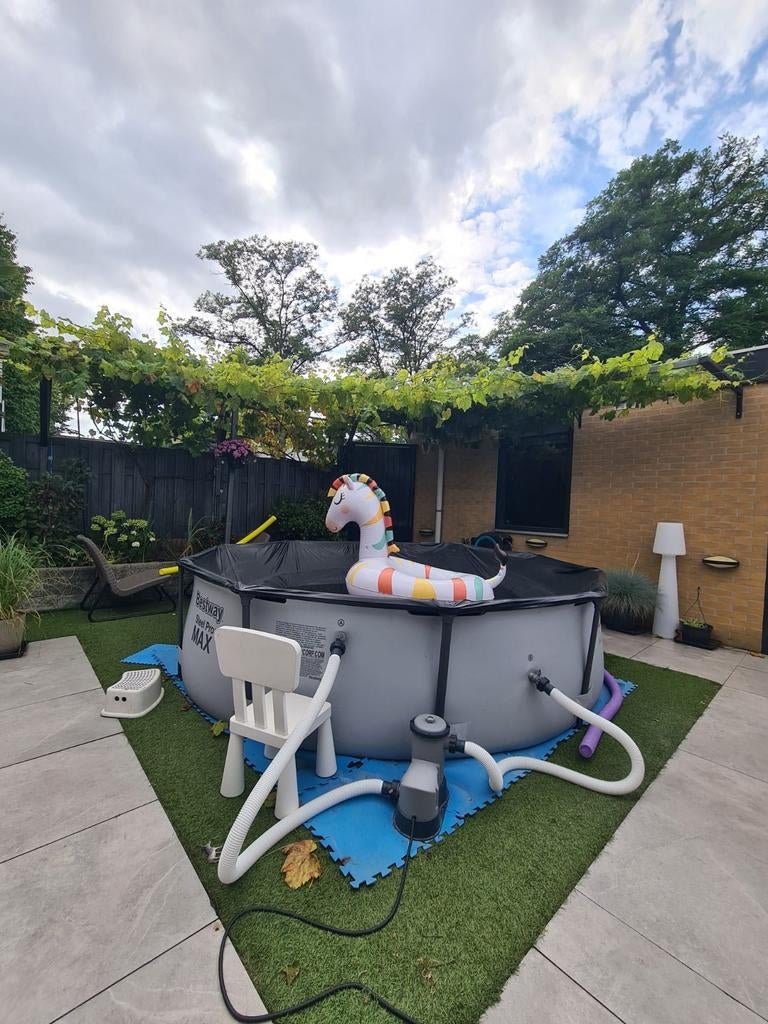 Rond zwembad voor tuin, Ophalen