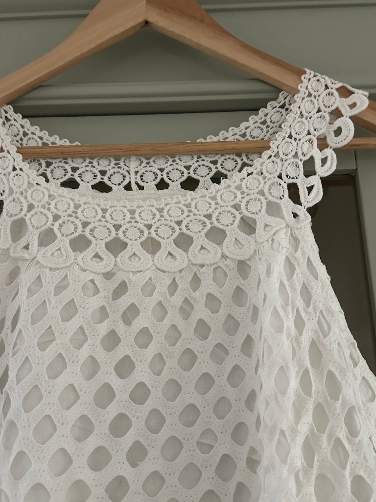 Top mouwloos wit kant broderie maat M, Maat 38/40 (M), Wit, Ophalen of Verzenden, Zo goed als nieuw