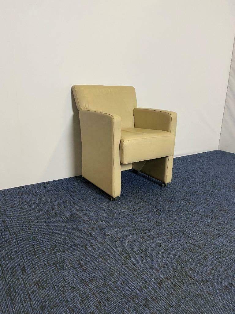 2 x Fauteuil, lichtgrijs, verrijdbaar, leder