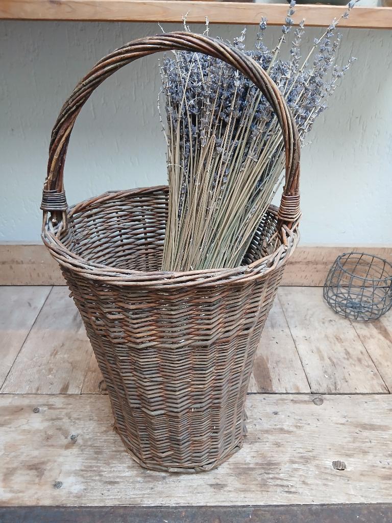 Rieten hengselmand, Huis en Inrichting, Woonaccessoires | Schalen en Manden, Ophalen, Gebruikt, Mand, Rond
