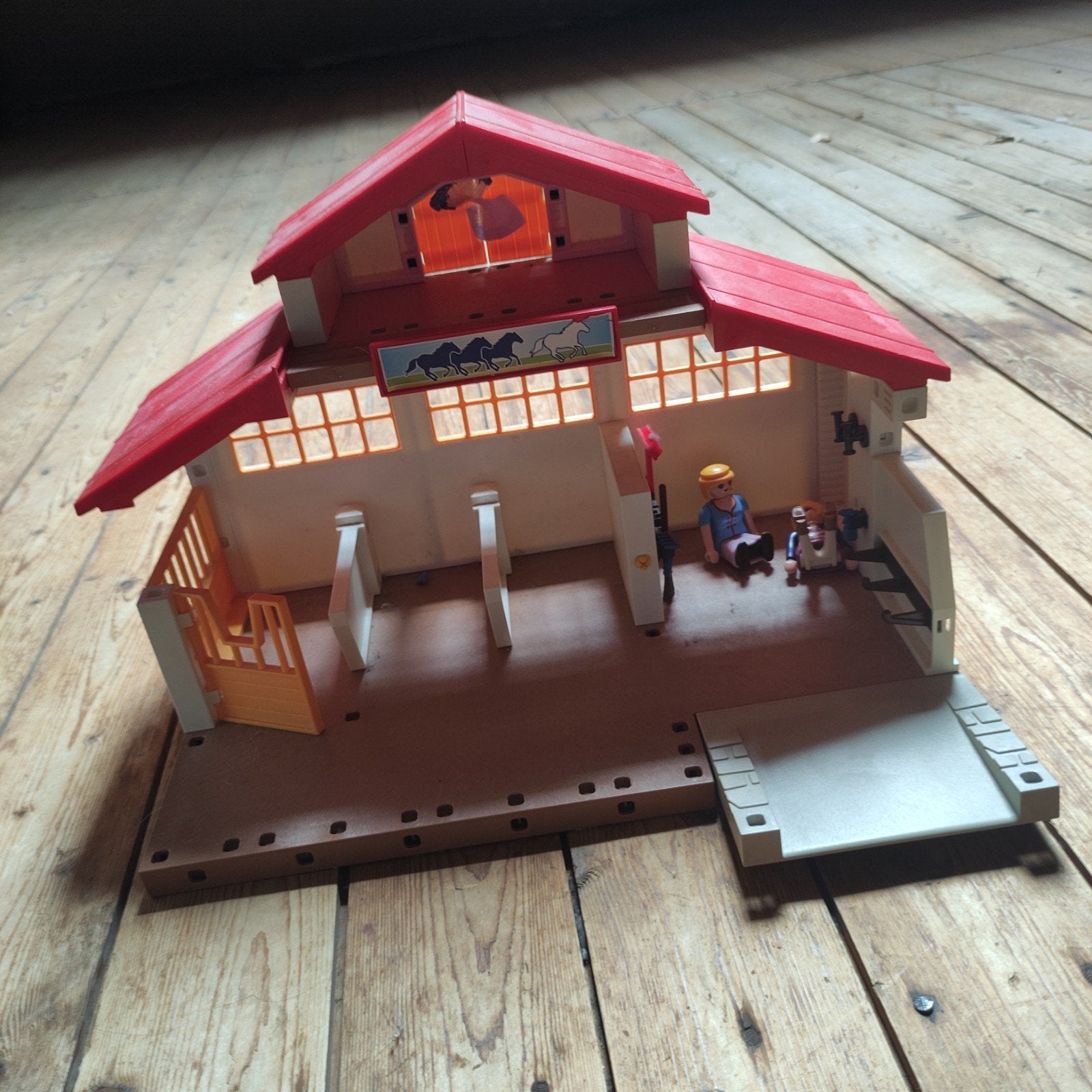 Playmobil Paardenmanege met Stallen en Hindernissen, Ophalen