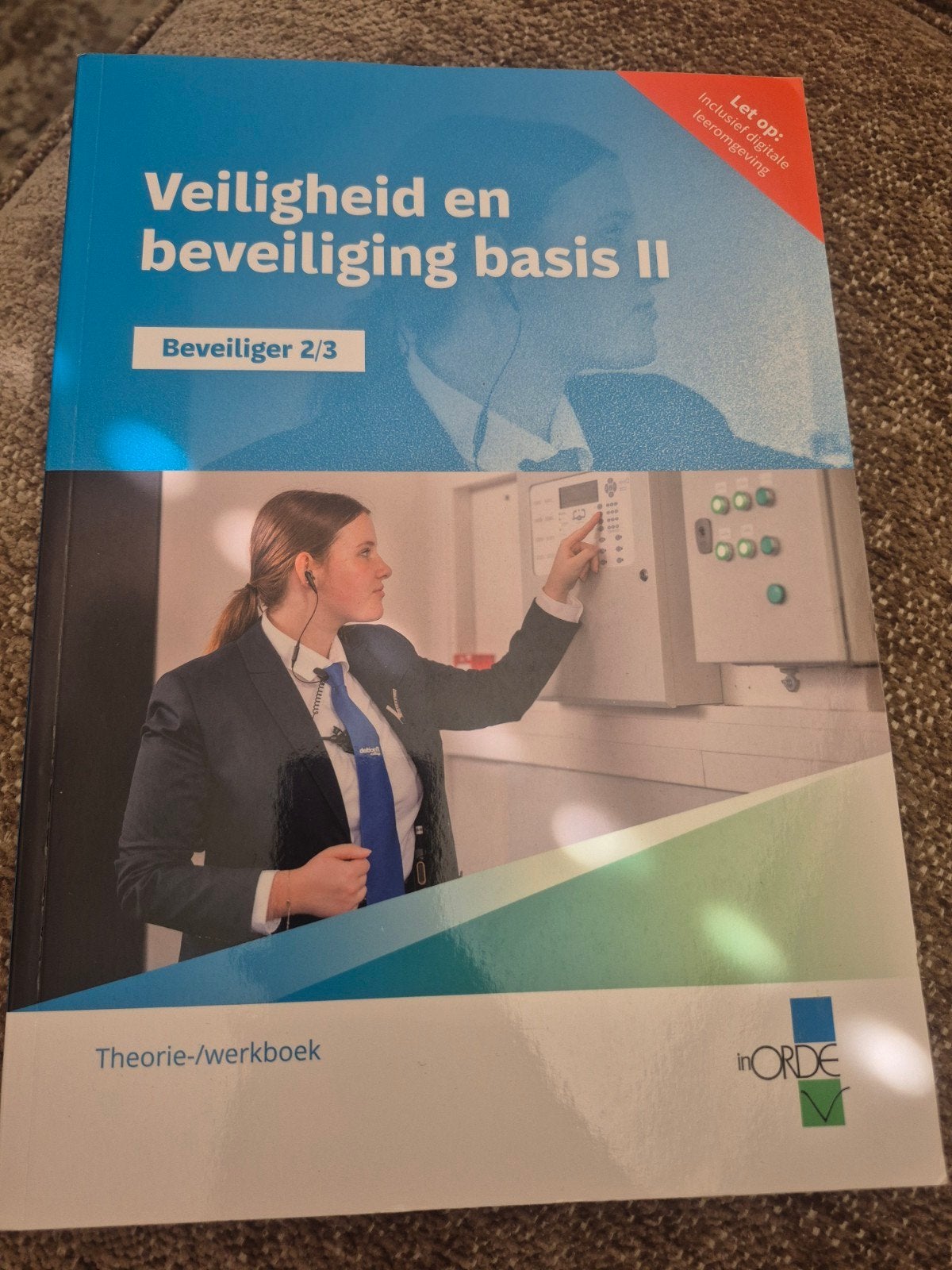 Veiligheid en beveiliging basis II Beveiliger 2/3, Ophalen of Verzenden, Zo goed als nieuw, MBO, InORDE