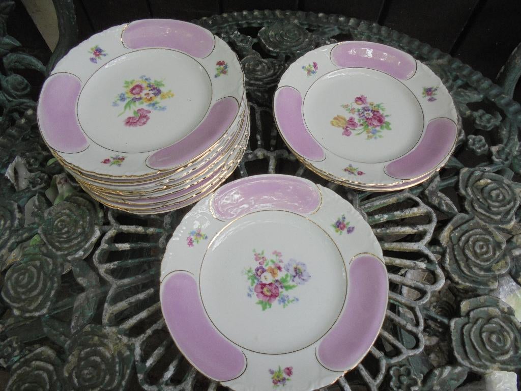 12 ontbijtbordjes K & E met bloemboeket / roze parelmoer, Antiek en Kunst, Antiek | Servies los, Ophalen of Verzenden