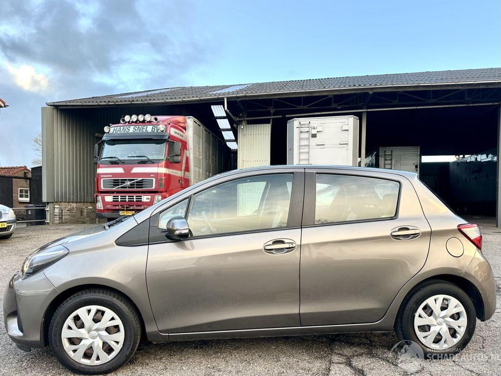 Toyota Yaris Gereserveerd 1.0 VVT-i 69pk Comfort 5drs - nap, Auto diversen, Schadeauto's, Handgeschakeld, Toyota, Zilver of Grijs