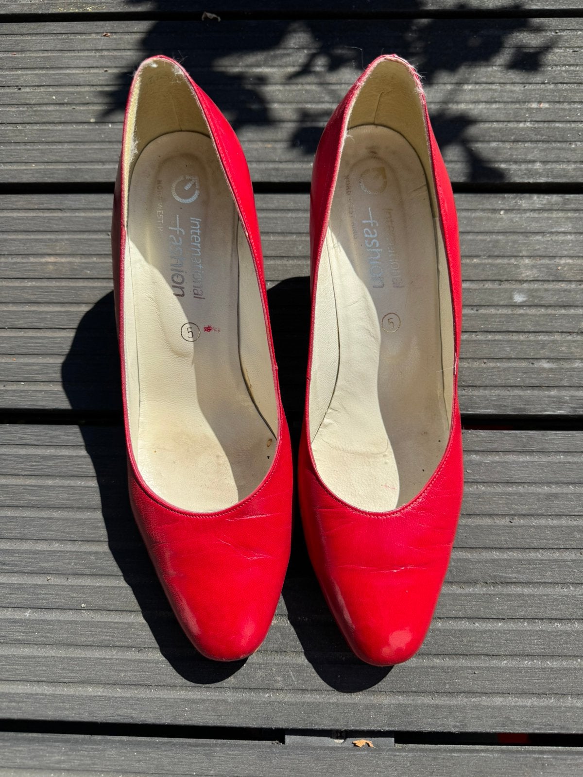 Prachtige e rode pumps (maat 38), Kleding | Dames, Pumps, Ophalen of Verzenden, Zo goed als nieuw, Rood