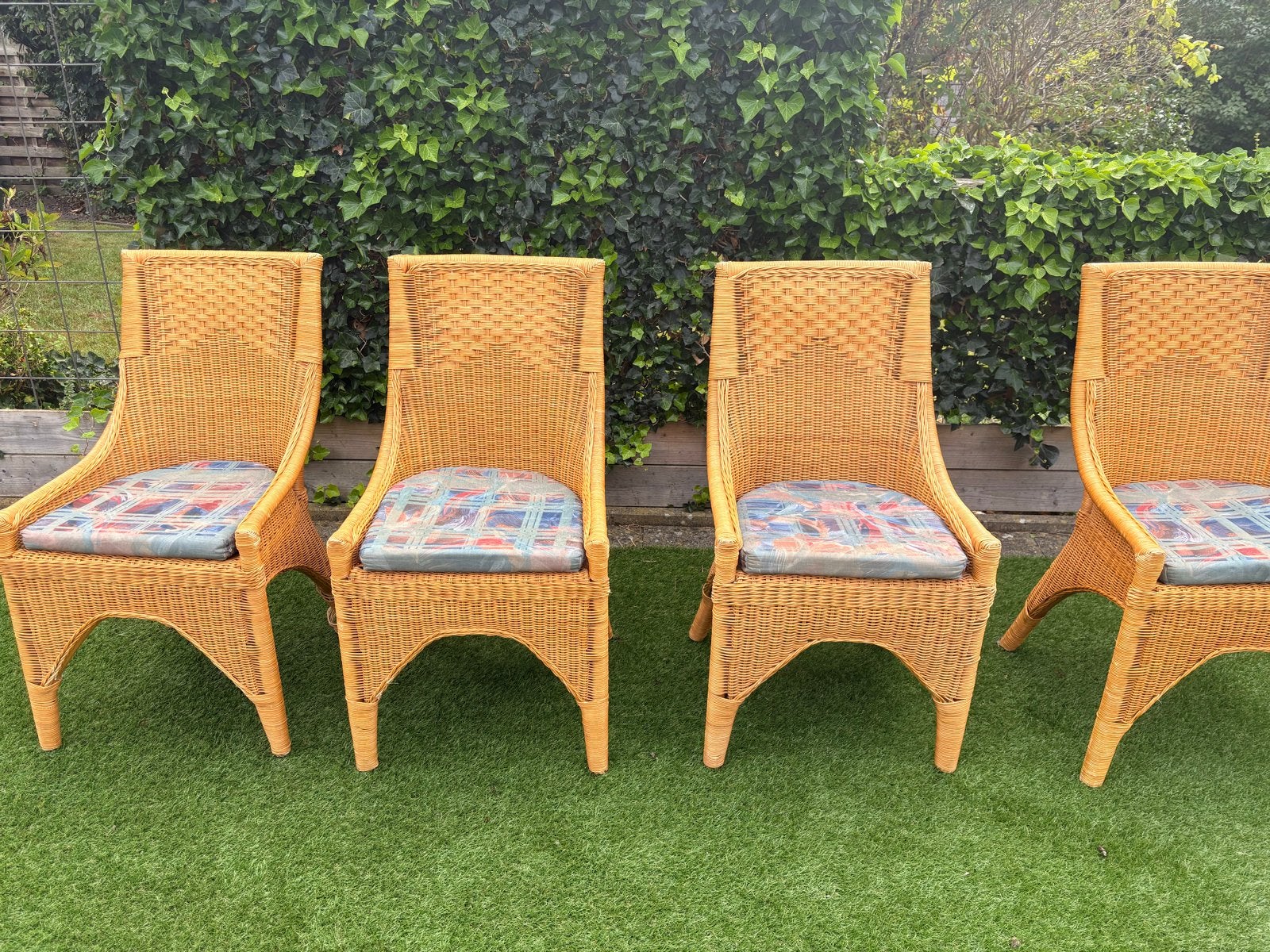 Set van 4 rieten stoelen met kussens, Huis en Inrichting, Ophalen, Gebruikt, Bruin, Riet of Rotan
