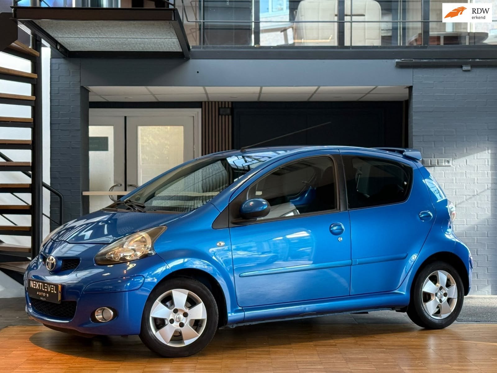 Toyota Aygo 1.0-12V Dynamic Blue Automaat, Gebruikt, 68 pk, Origineel Nederlands, Bedrijf