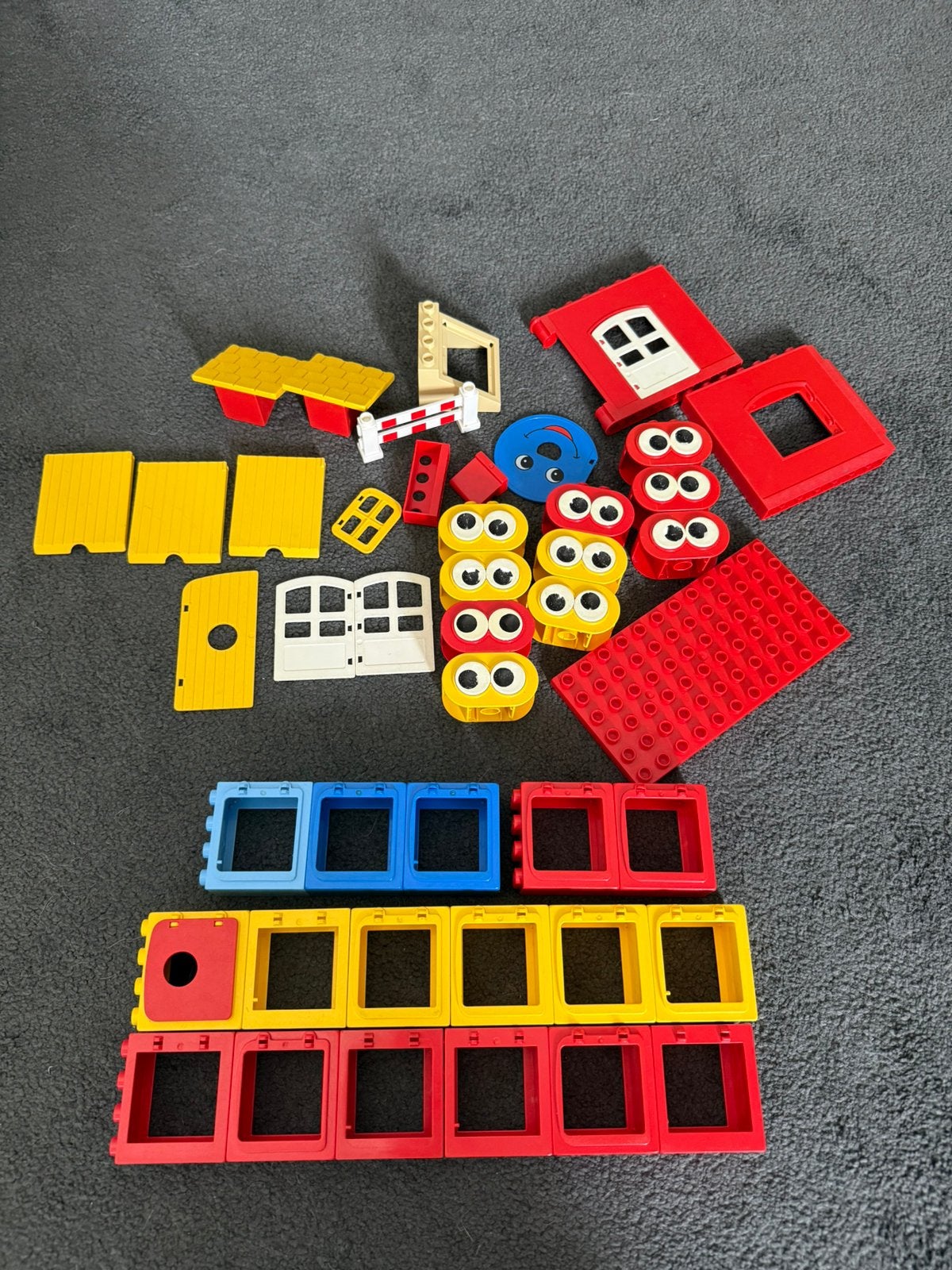 Lego Duplo raamkozijnen, muren en deuren en grondplaat, Ophalen of Verzenden, Gebruikt, Losse stenen, Duplo