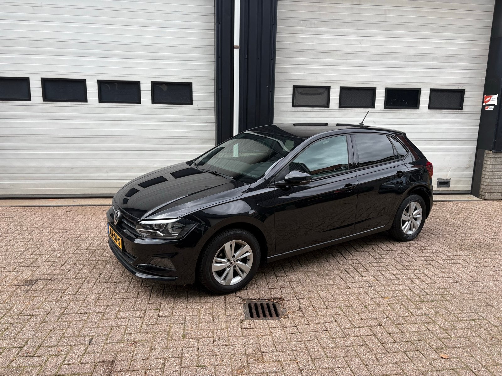 Volkswagen Polo 1.0 TSI 95PK 5D Bluemotion 7-DSG 2018 Zwart, Voorwielaandrijving, Zwart, 95 pk, Handgeschakeld