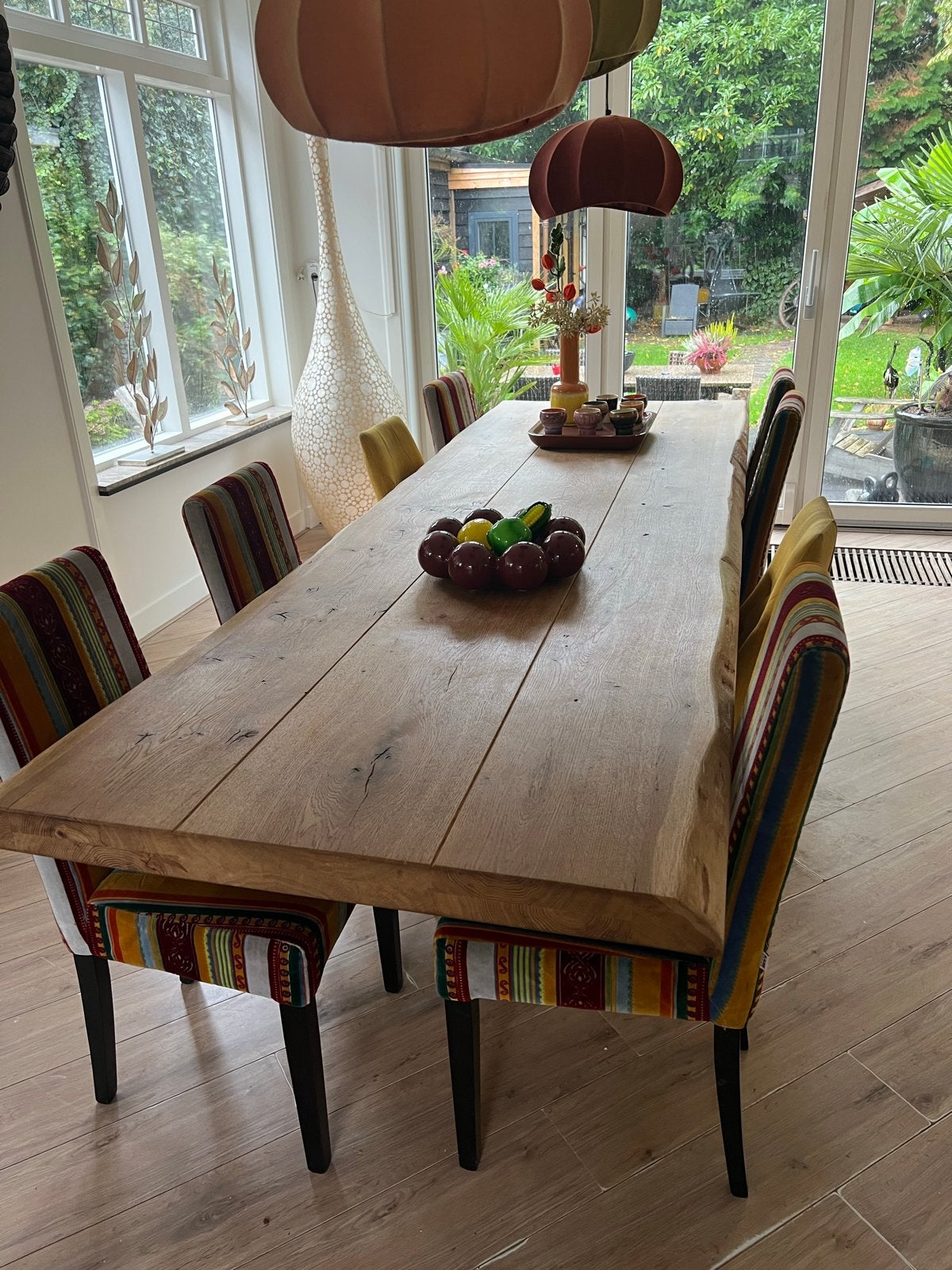 Massief eiken eettafel met stalen onderstel  3 m lang, Eikenhout, 200 cm of meer, Zo goed als nieuw, Vijf personen of meer