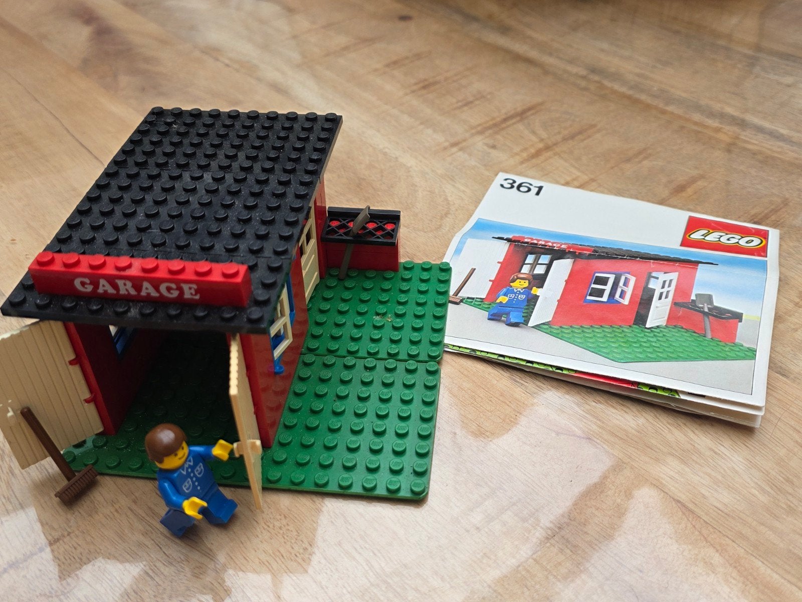 Vintage LEGO Garage Set 361 met Minifiguur en Instructies, Compleet, Lego, Ophalen of Verzenden, Complete set