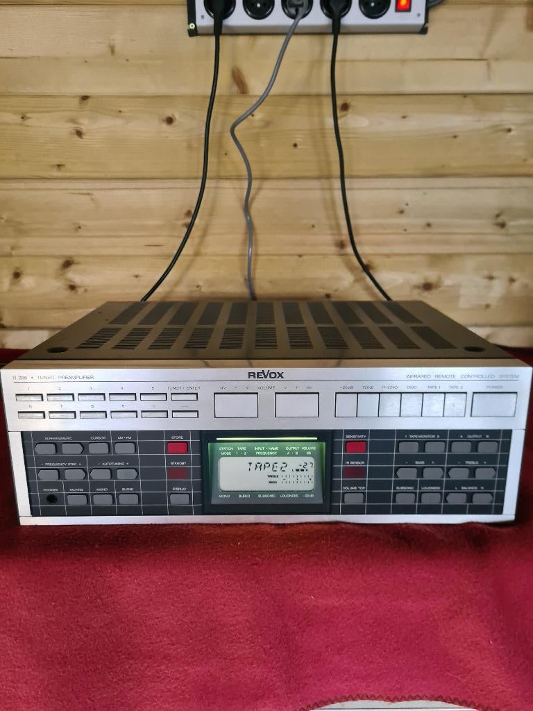 Revox B286 Receiver voorversterker in prima staat, Ophalen of Verzenden, Zo goed als nieuw, Stereo, Overige merken