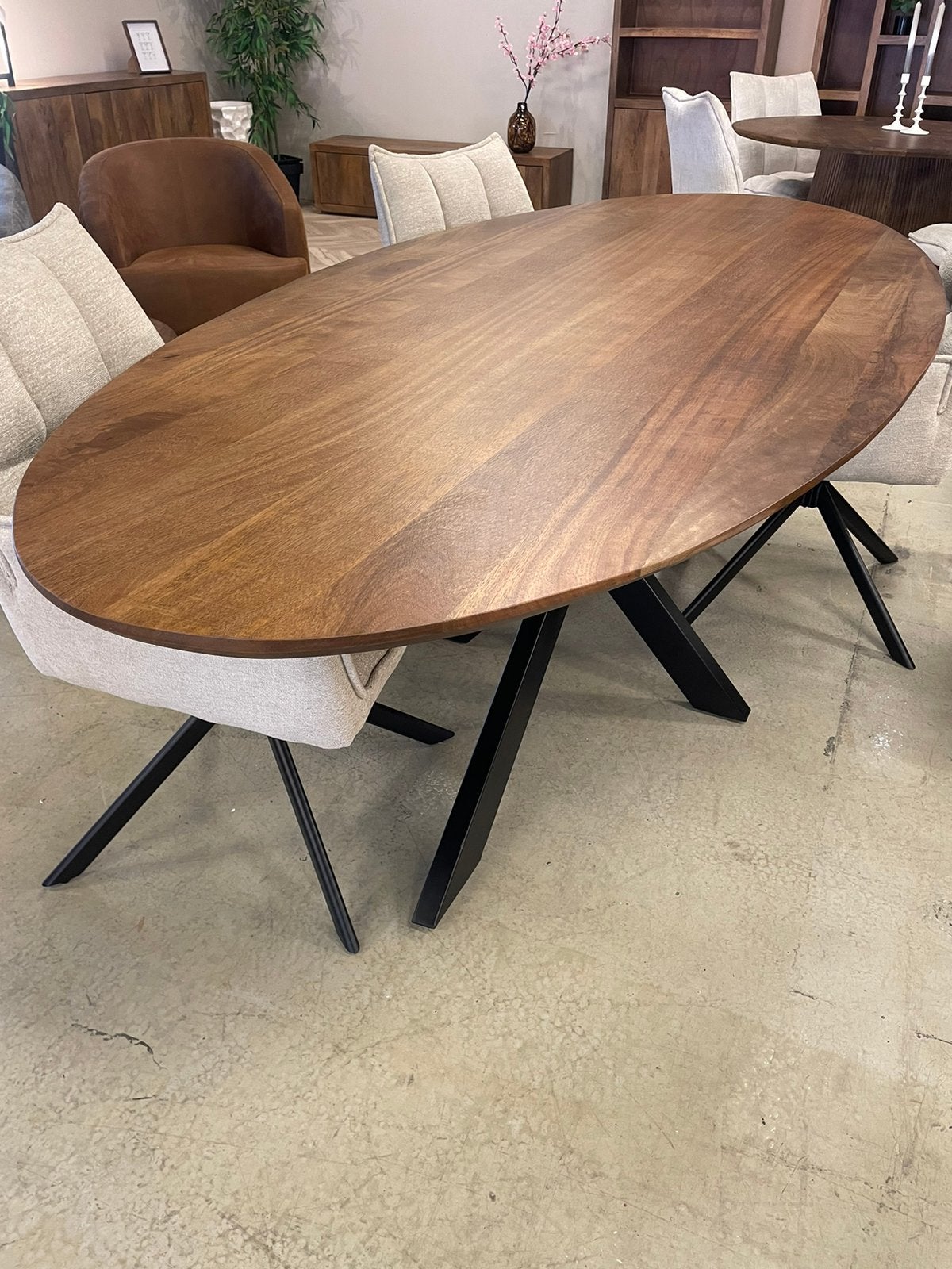 VOORRAAD MANGO OVAAL WALNOOT CHEFMEUBEL LEEGVERKOOP 259 !, Bruin, Nieuw, Ophalen of Verzenden, Modern