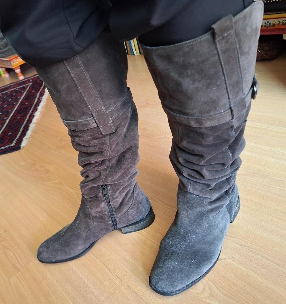 Grijze suede laarzen maat 40, Kleding | Dames, Schoenen, Hoge laarzen, Cellini, Ophalen of Verzenden, Zo goed als nieuw