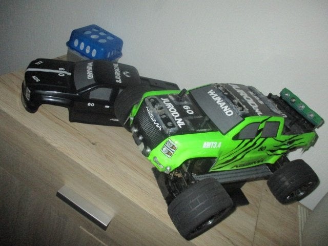 professionele RC off the road Terminator deze is 200 euro, Auto offroad, Zo goed als nieuw, Schaal 1:10, RTR (Ready to Run)
