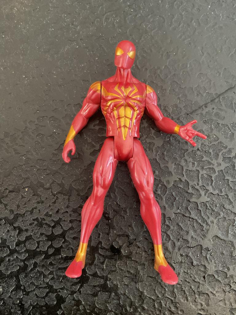 Marvel Ultimate Spider-Man Web Shield Iron Spider Armor, Kinderen en Baby's, Speelgoed | Actiefiguren, Ophalen of Verzenden, Gebruikt
