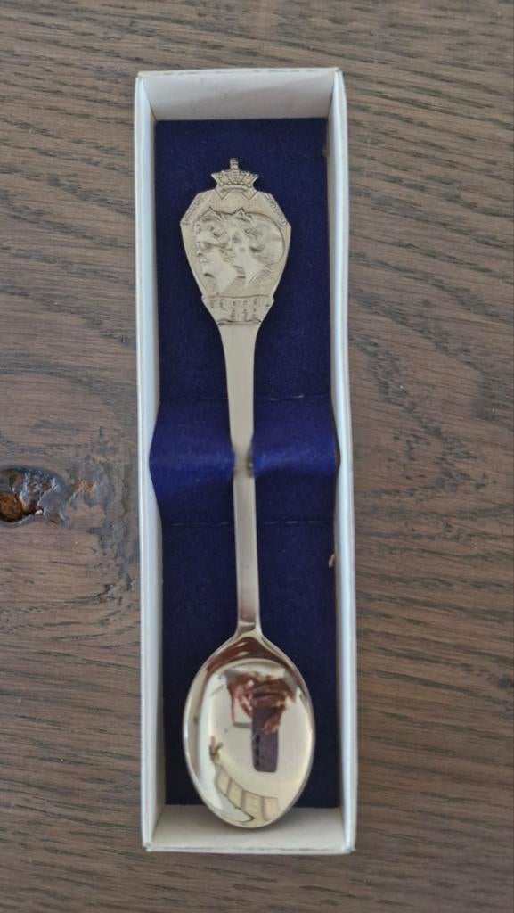 Theelepel troonswissel 1980, Verzamelen, Ophalen of Verzenden, Nieuw, Nederland, Speld(je) of Lepel(tje)
