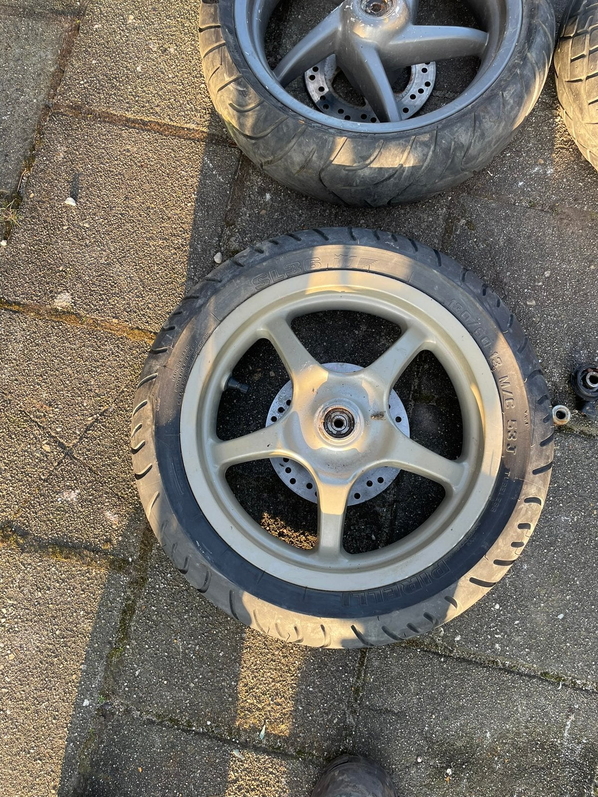 Partij onbekende scooter en mogelijk 125cc velgen, Fietsen en Brommers, Ophalen, Zo goed als nieuw, Overige typen