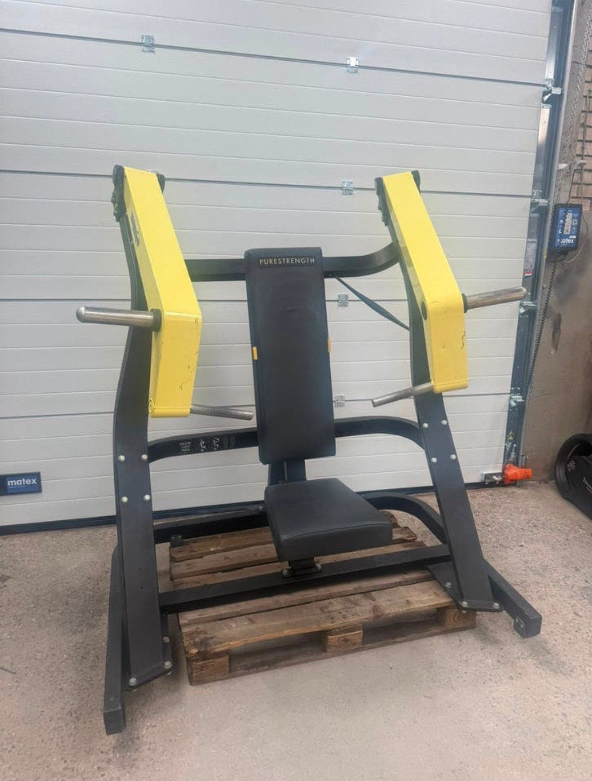 Technogym pure strength incline chestpress / brustpresse