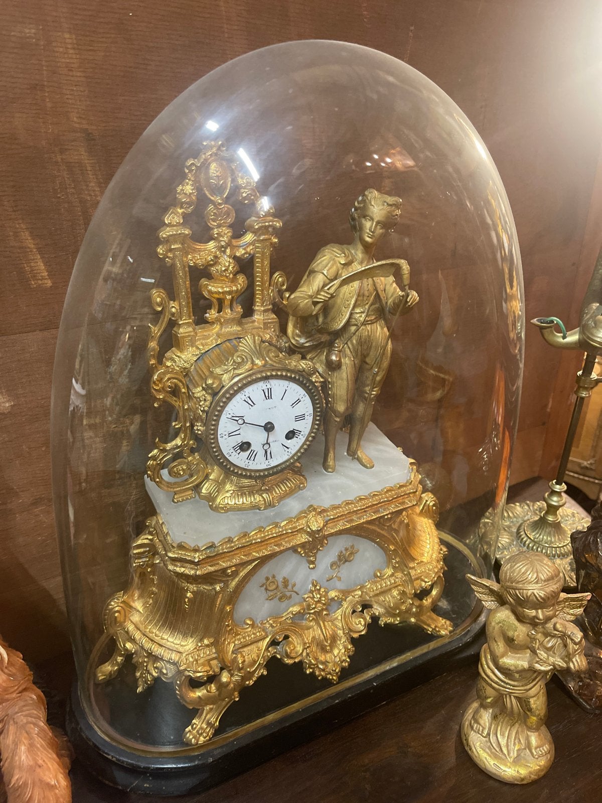Antieke Franse klok met beeld en glazen stolp, Ophalen of Verzenden