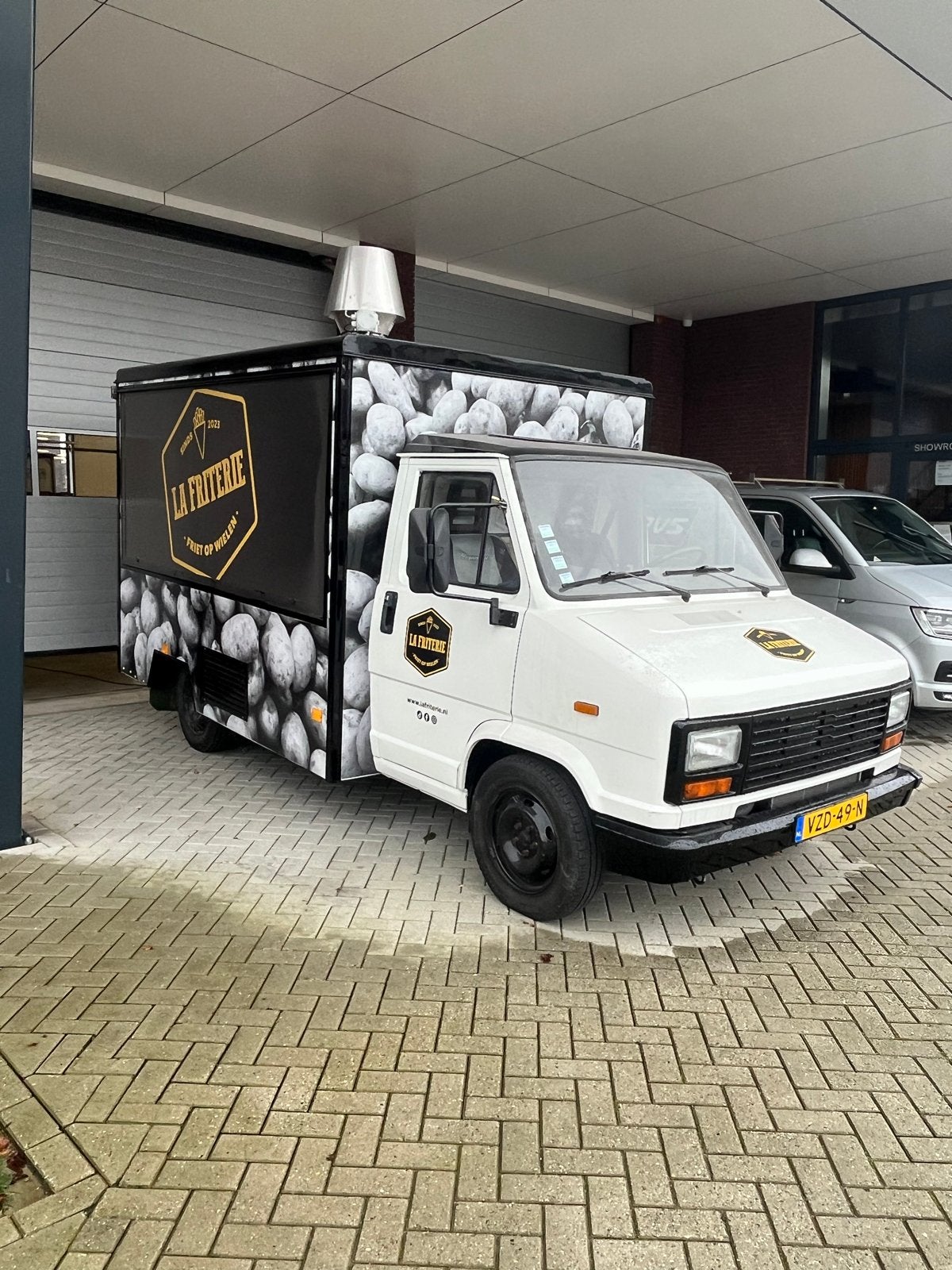 Foodtruck - Peugeot J5 eyecatcher!, Ophalen