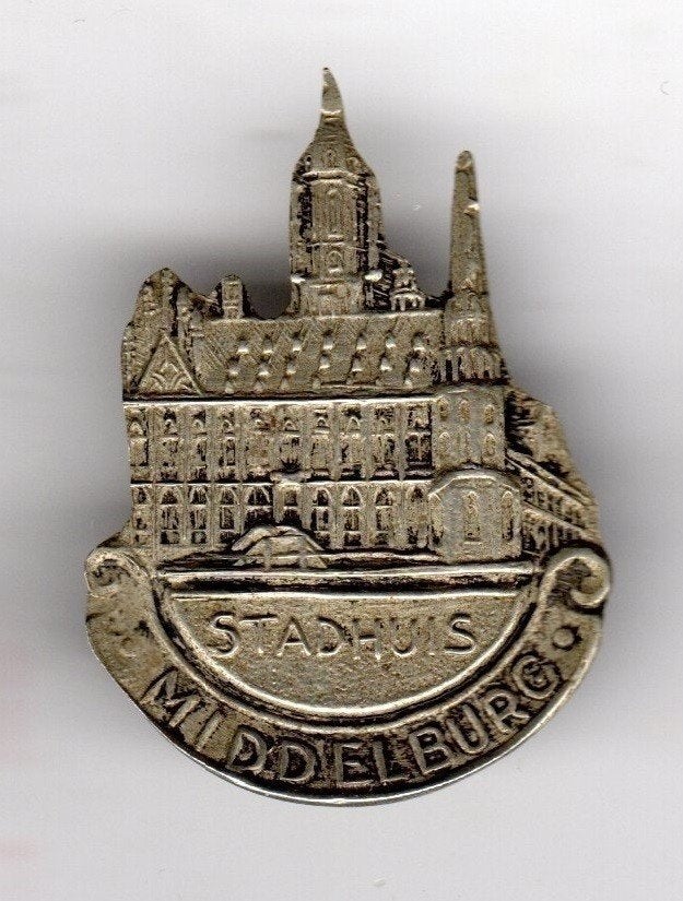 Speldje BROCHE STADHUIS MIDDELBURG (A3), Ophalen of Verzenden, Gebruikt, Overige onderwerpen