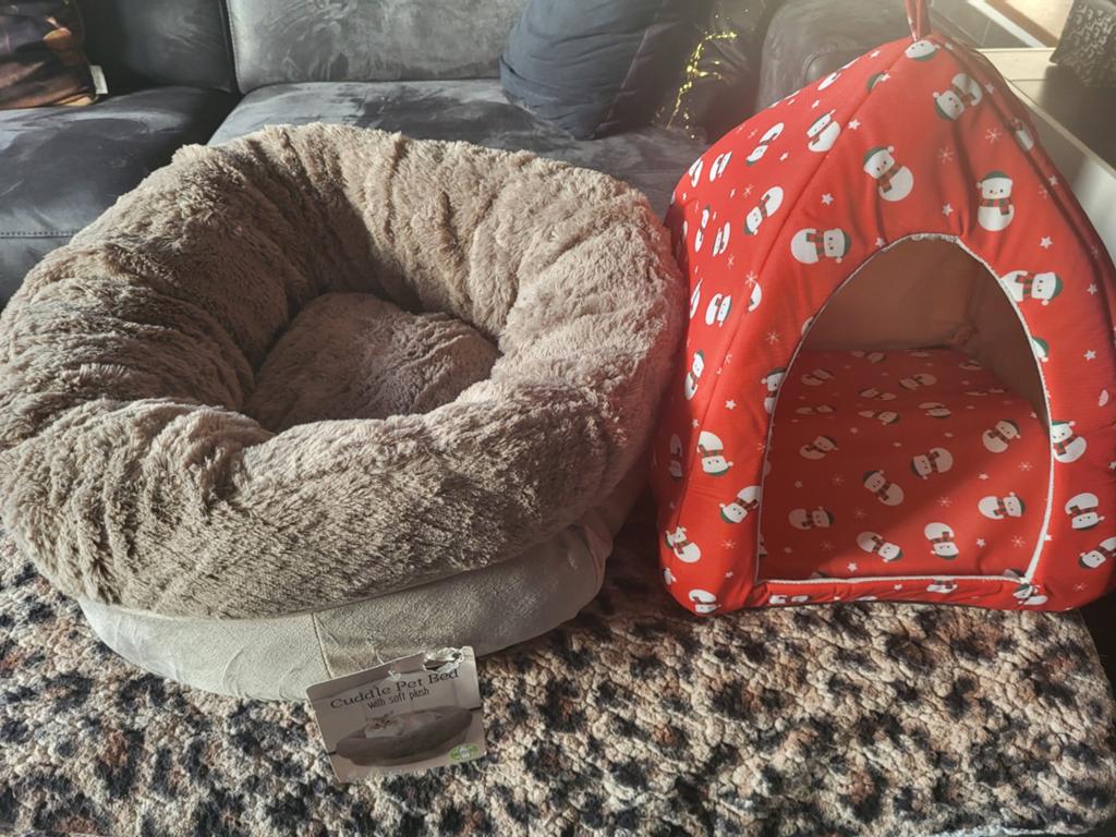 2 katten mandjes nieuw, cuddle pet bed en sneeuwpop huisje, Ophalen of Verzenden, Nieuw