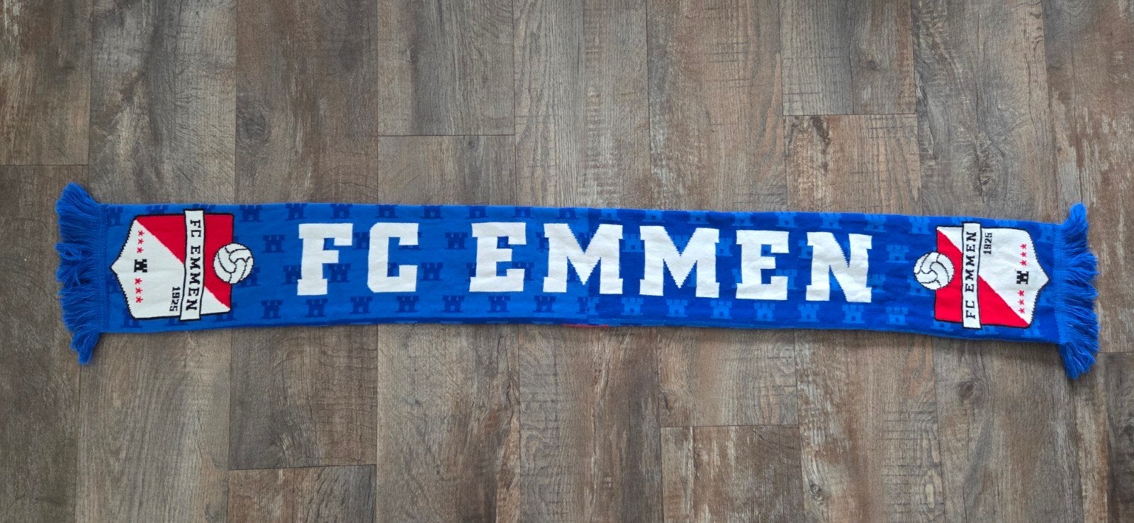 Sjaal FC Emmen, Ophalen of Verzenden, Zo goed als nieuw, Overige binnenlandse clubs, Vaantje of Sjaal