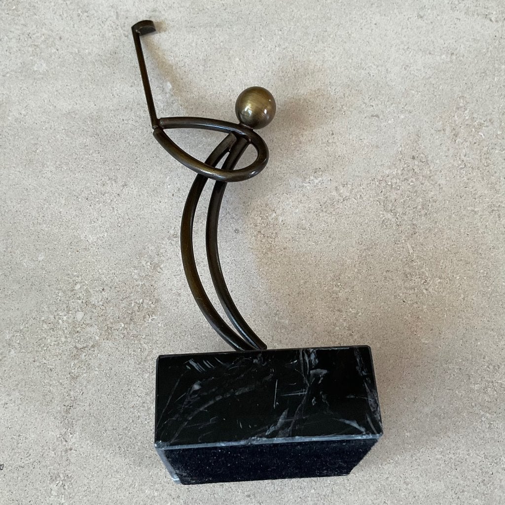 Sculptuur golfer van messing  voetje van marmer goede staat, Verzenden, Zo goed als nieuw, Mens