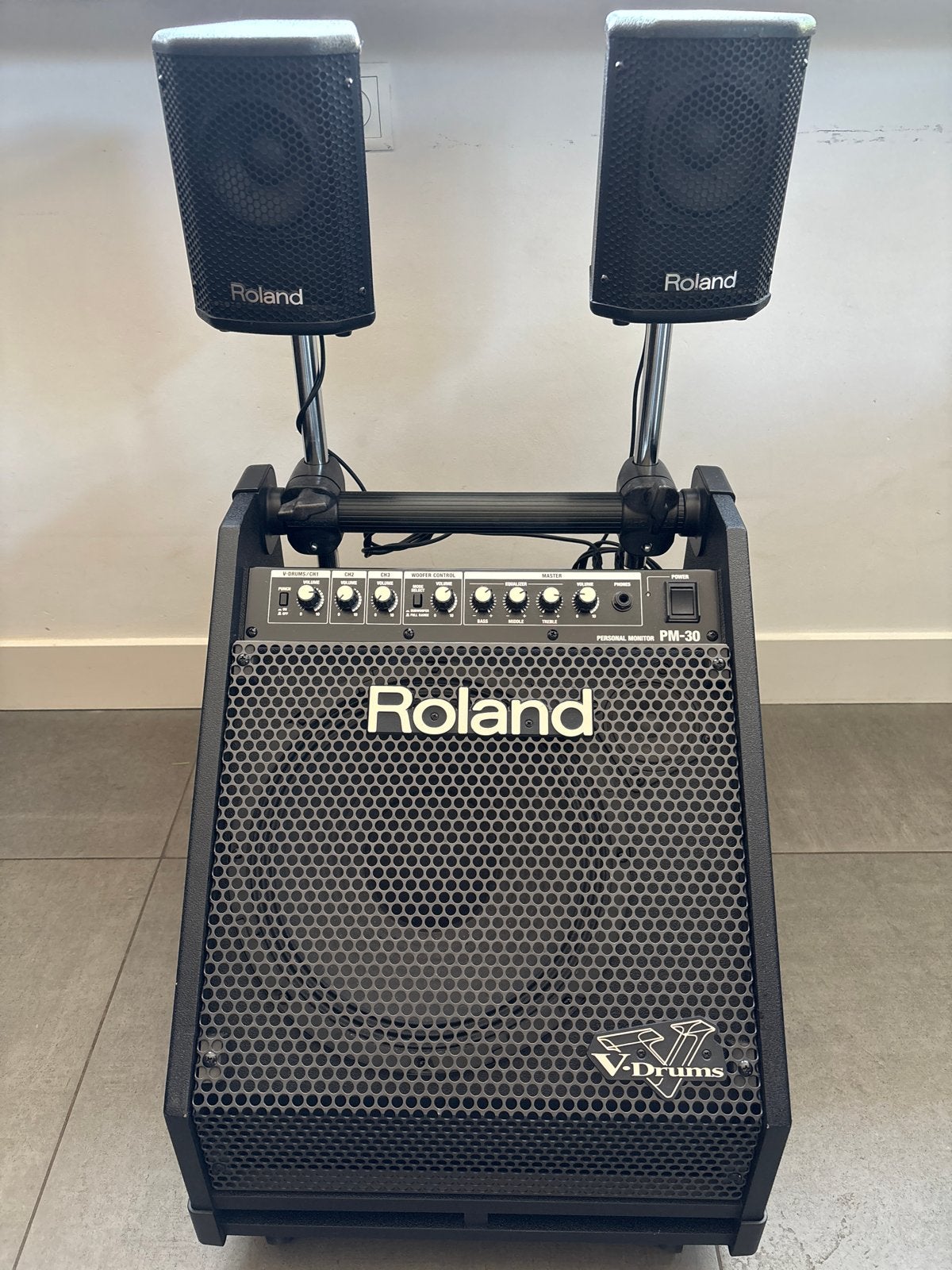 Roland PM-30 V-Drums monitor compleet en zo goed als nieuw, Studiomonitor, Gebruikt, AUX-ingang, Ophalen