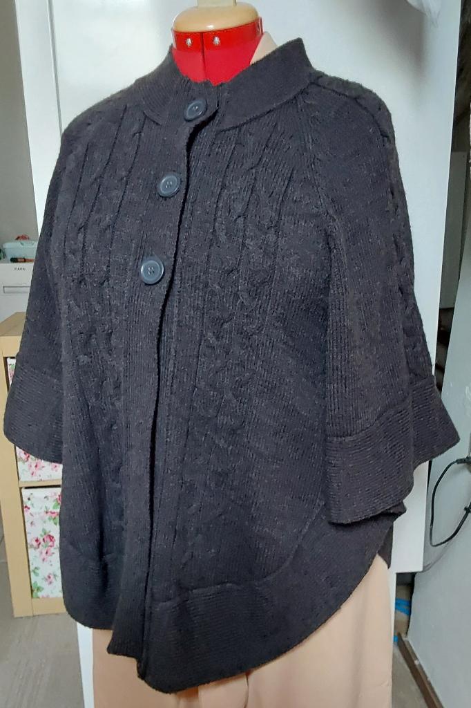 Cape, poncho, merk Zamba, antraciet, Ophalen of Verzenden, Zo goed als nieuw, Maat 42/44 (L), Grijs
