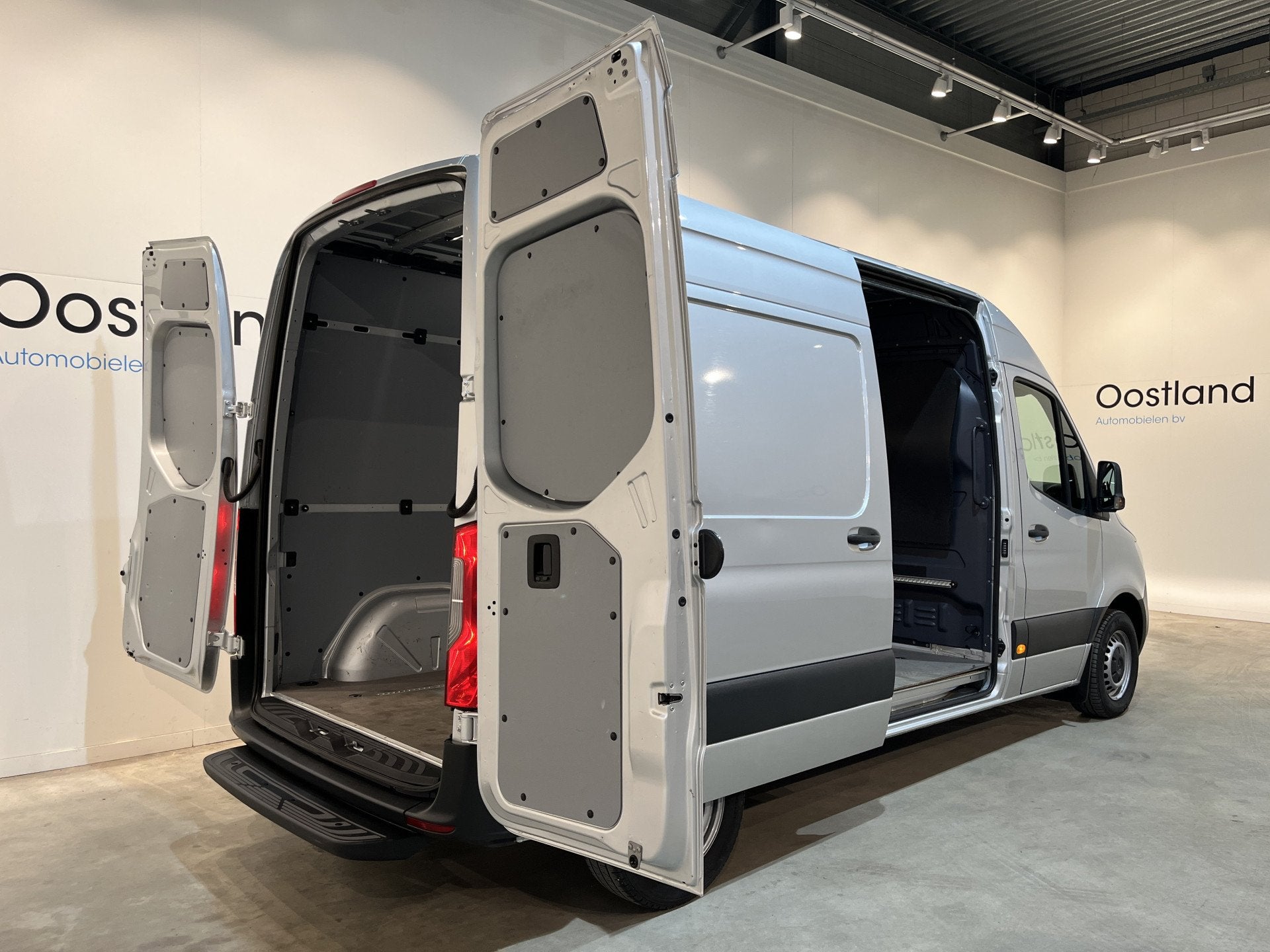 Mercedes-Benz Sprinter 315 CDI L2H2 / Euro 6 / Airco / Cruis, Auto's, Voorwielaandrijving, Start-stop-systeem, Stof, Gebruikt