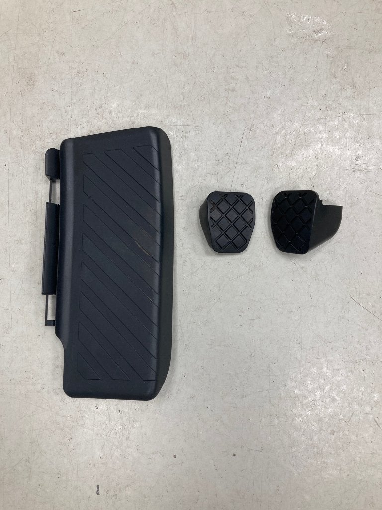 AUDI Q2 pedalen set - voetsteun + koppeling + rempedaal !, Verzenden, Gebruikt, Audi
