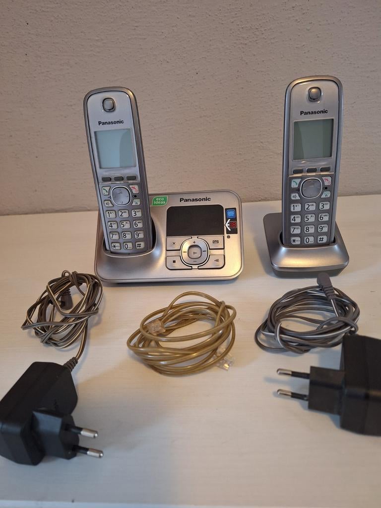 Panasonic KX-TG6632NLM DECT telefoon met 2 handsets, Telecommunicatie, Vaste telefoons | Handsets en Draadloos, Ophalen, Gebruikt