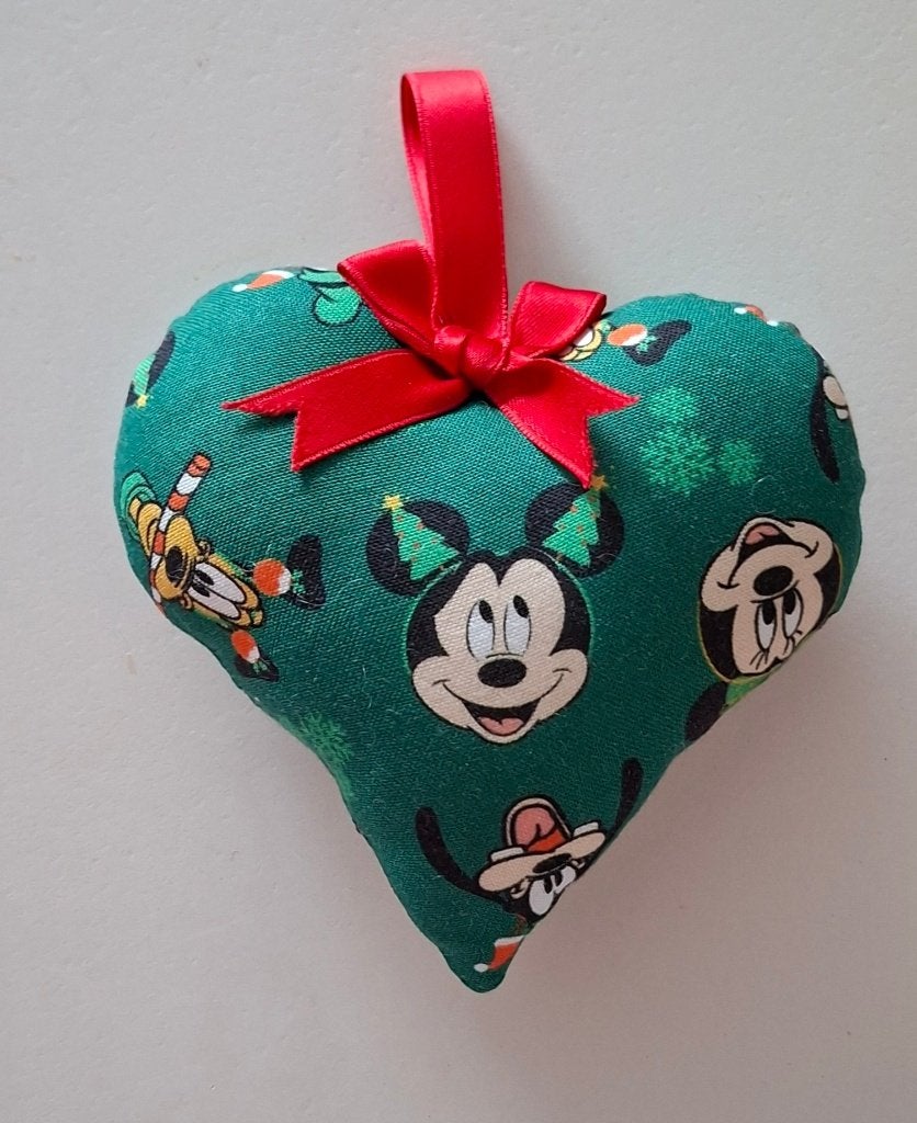 nieuw- Mickey kerst hanger/ hartje ( groen) kerstdecoratie, Ophalen of Verzenden, Nieuw, Handgemaakt, Wanddecoratie