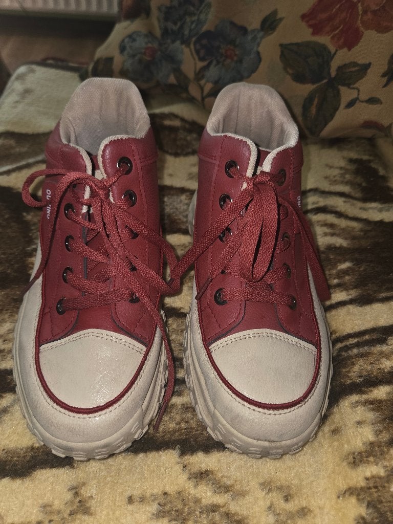 Schoenen, Ophalen of Verzenden, Zo goed als nieuw, Rood, Sneakers of Gympen