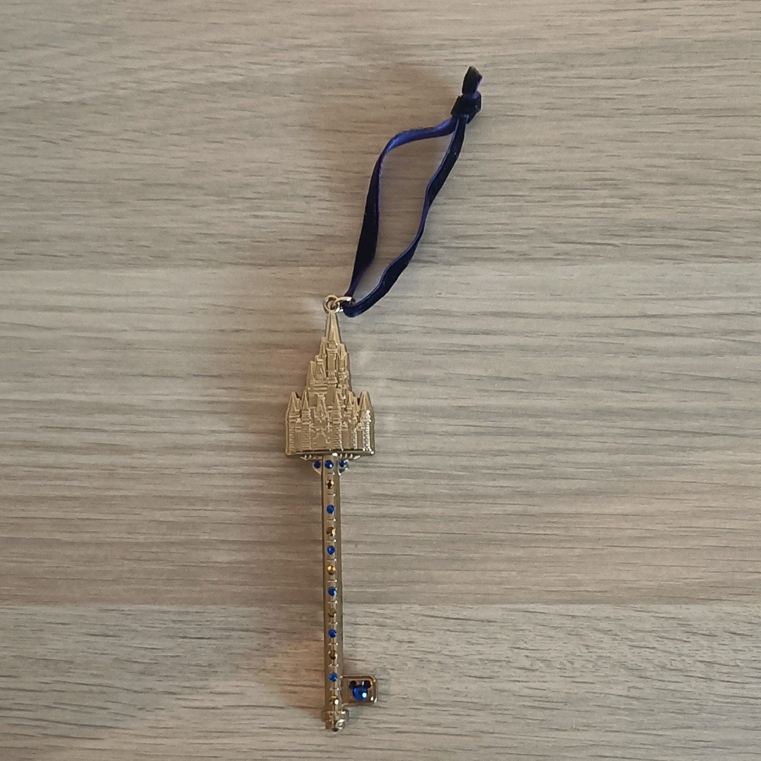 disney ornament sleutel castle, Verzamelen, Disney, Ophalen of Verzenden, Overige figuren, Zo goed als nieuw, Overige typen