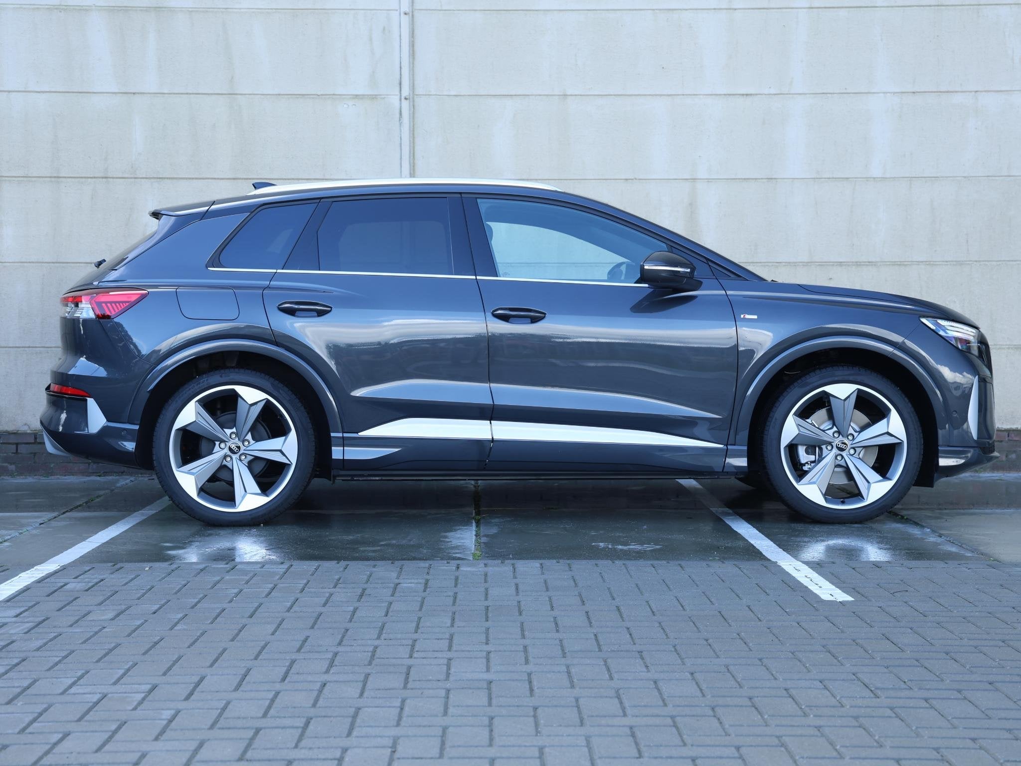 Audi Q4 e-tron S edition 82 kWh 286 PK SUV | Tech plus pakke, Auto's, Automaat, Achterwielaandrijving, 510 min, Zwart